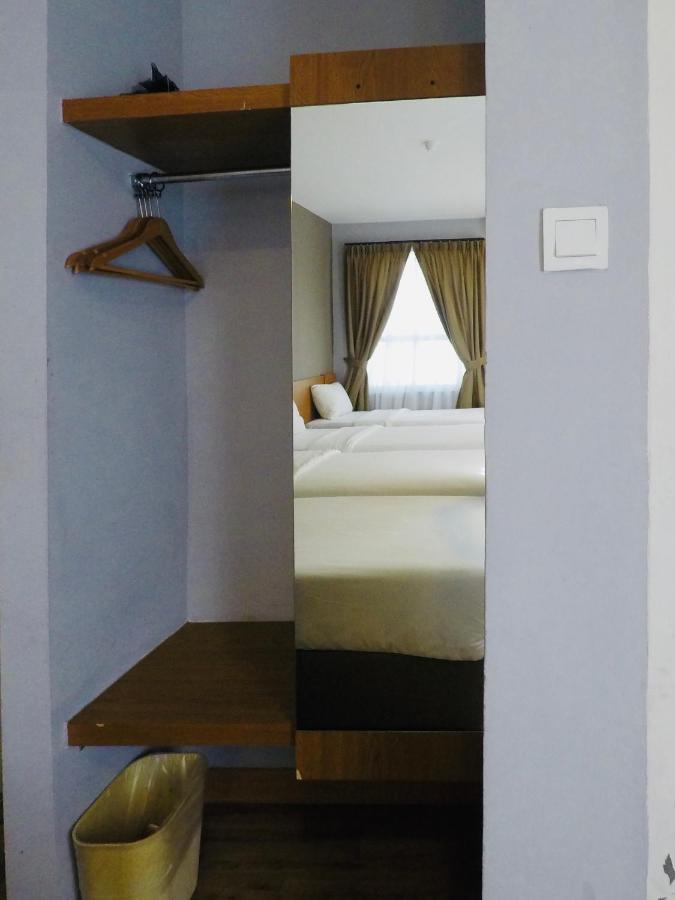 Hotel Zamburger Second Link Johor Bahru Exterior photo